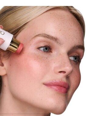 OGEE  CARNELIAN Sculpted Face Stick 8g New Unused Boxed